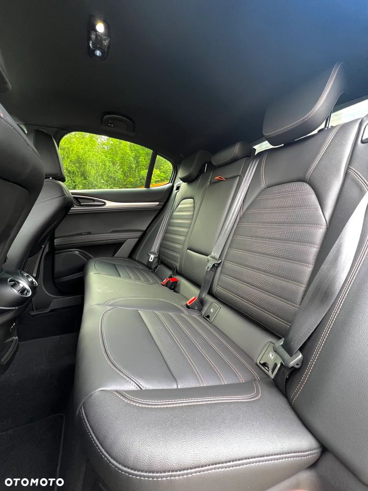 Alfa Romeo Stelvio 2.0 Turbo Intensa Q4 - 17