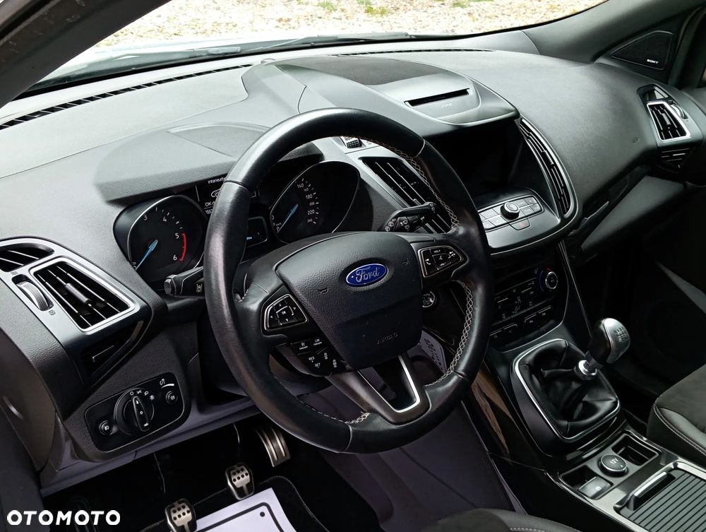 Ford Kuga 2.0 TDCi 4x4 ST-Line - 14