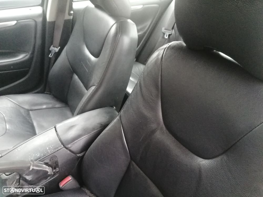 Volvo S60 2.4 D5 - 16