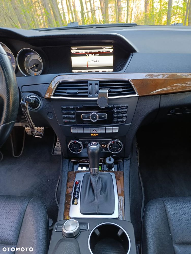 Mercedes-Benz Klasa C 350 Elegance 4-Matic - 25