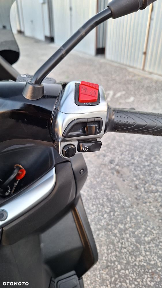 Piaggio MP-3 - 35