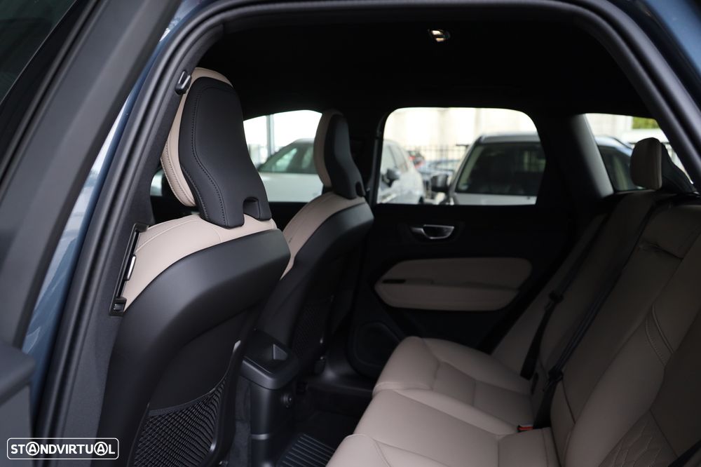 Volvo XC 60 2.0 T6 PHEV Core AWD - 14