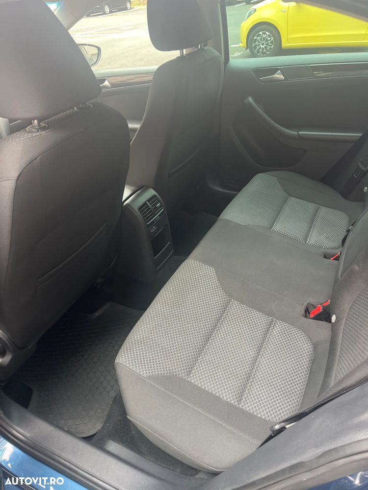 Volkswagen Jetta 2.0 TDI Comfortline - 13