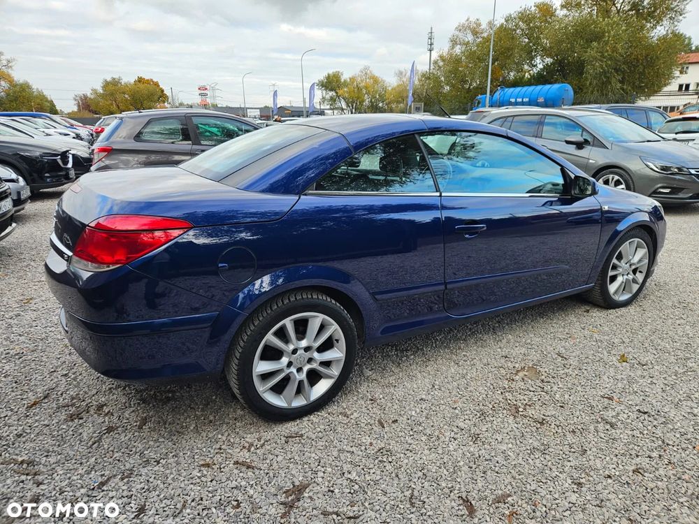 Opel Astra TwinTop 1.8 Cosmo - 22