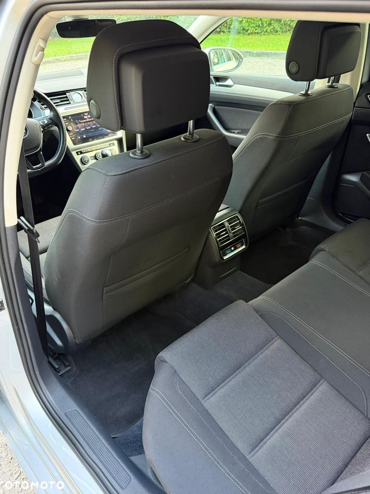 Volkswagen Passat - 25