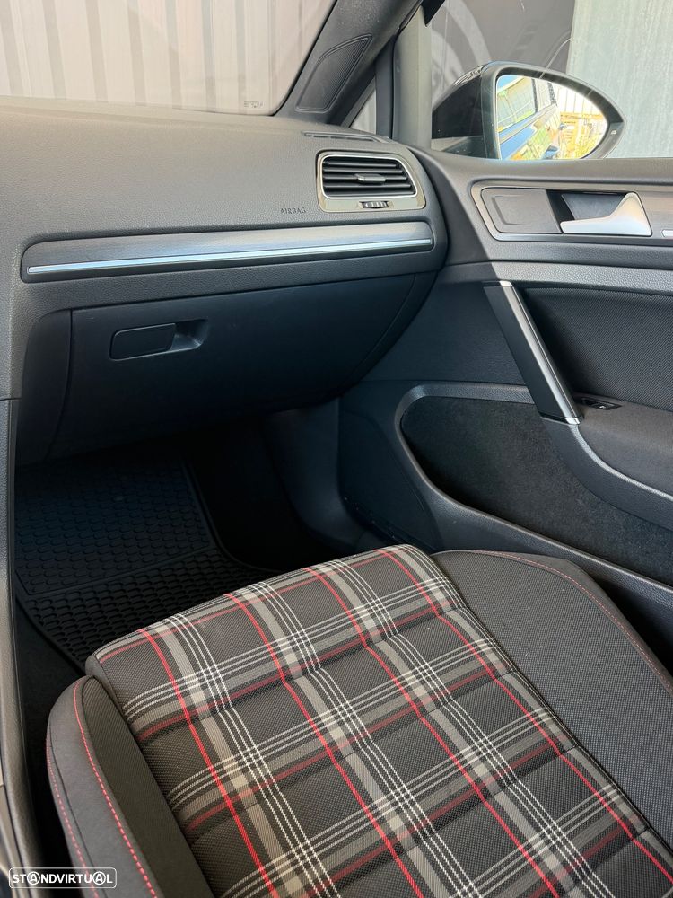 VW Golf 2.0 TSI GTI DSG Performance - 26