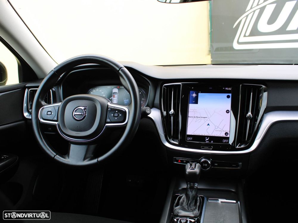 Volvo V60 2.0 D3 Momentum Plus Geartronic - 24