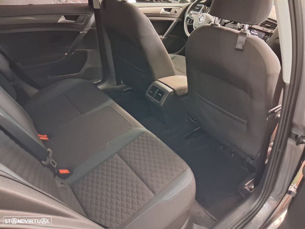 VW Golf 1.6 TDI SCR IQ.DRIVE - 18