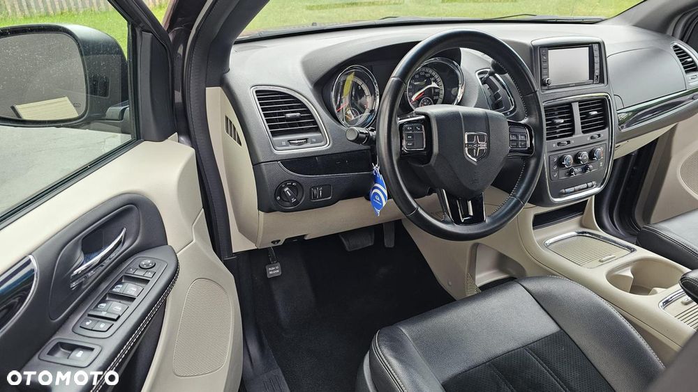 Dodge Grand Caravan 3.6 R/T - 9