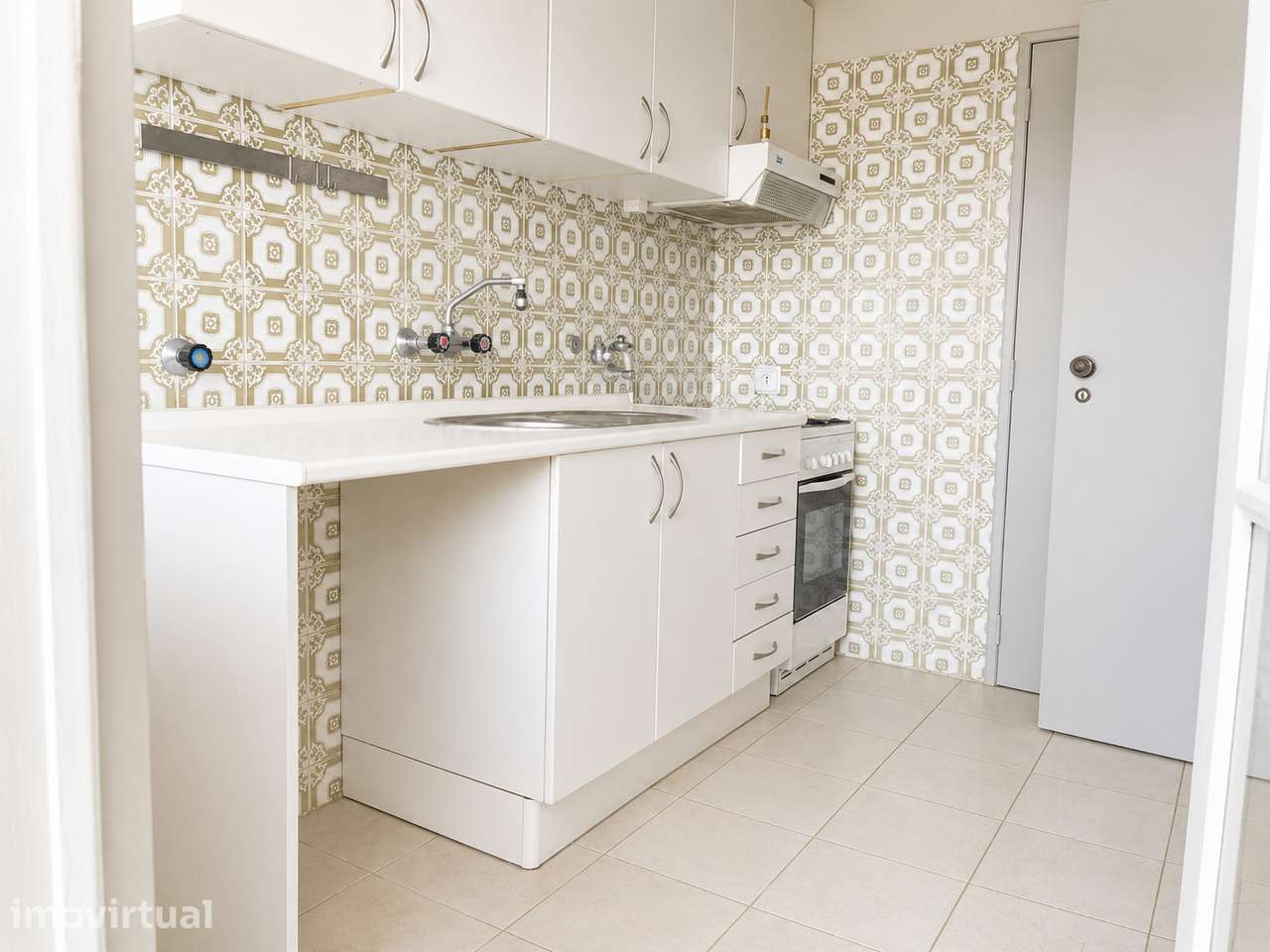 Apartamento T1 em Campolide próximo ao Amoreiras e Metro - Grande imagem: 2/11