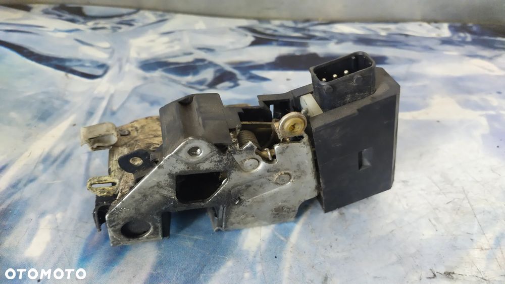 Mechanizm zamka drzwi prawych BMW E36 81463029 - 2