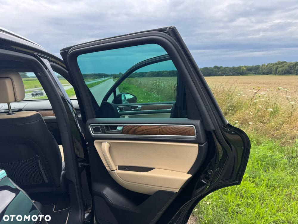 Volkswagen Touareg 3.0 V6 TDI BMT R-Style - 9