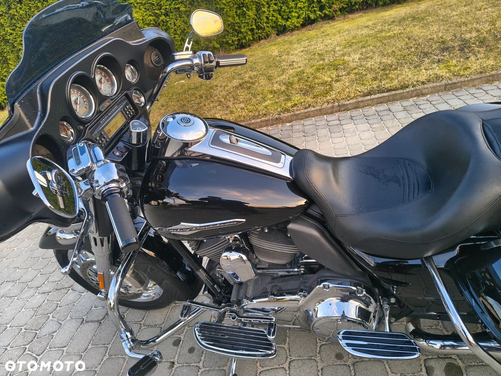 Harley-Davidson CVO Street Glide - 18