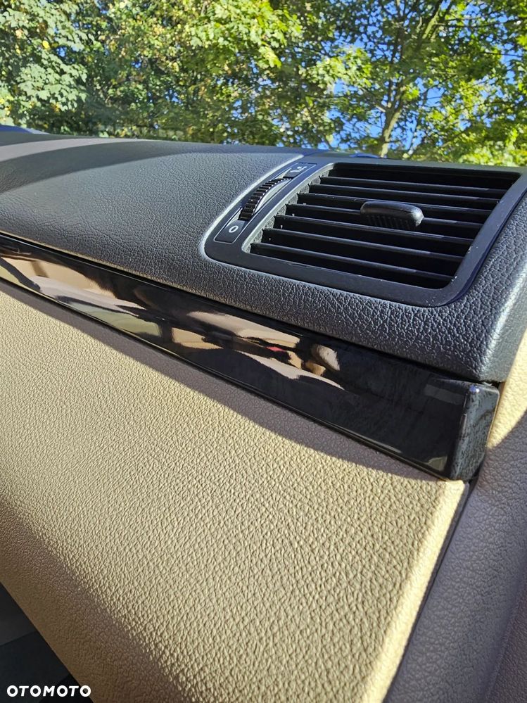 Volkswagen Touran 2.0 TDI Highline DSG - 12