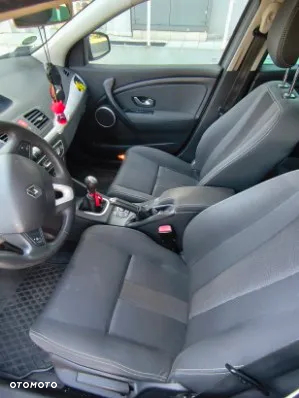 Renault Megane 1.9 dCi FAP Grandtour Avantage - 8
