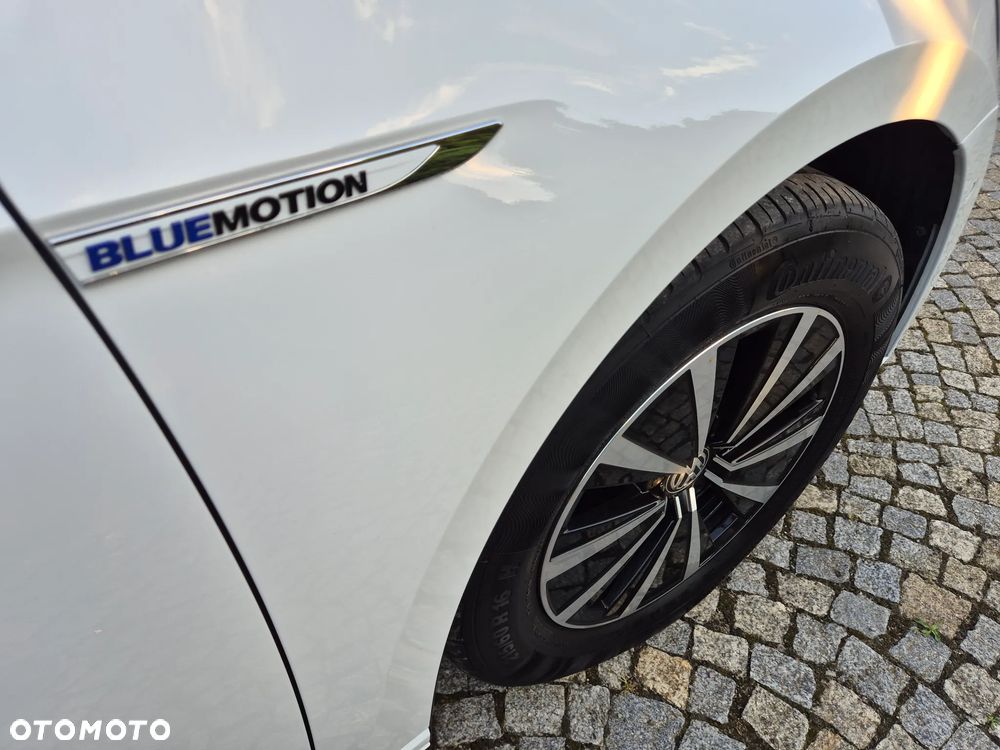 Volkswagen Passat - 13