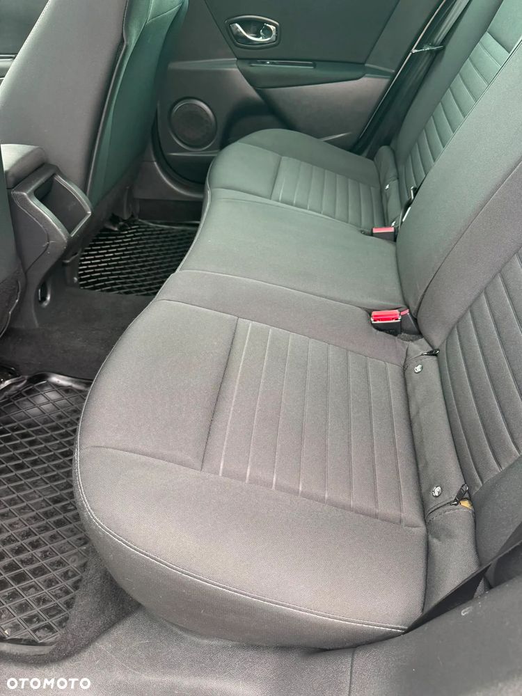 Renault Megane 1.5 dCi Limited EDC EU6 - 9