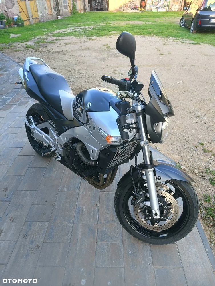 Suzuki GSR - 1