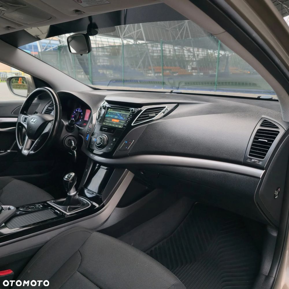 Hyundai i40 Kombi blue 1.6 Space - 26