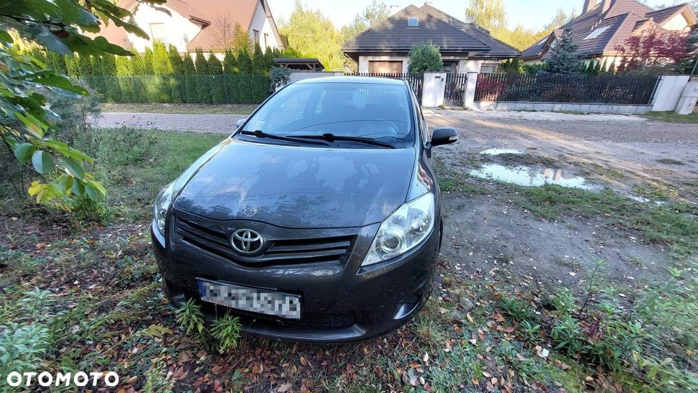 Toyota Auris 2011 photo 2