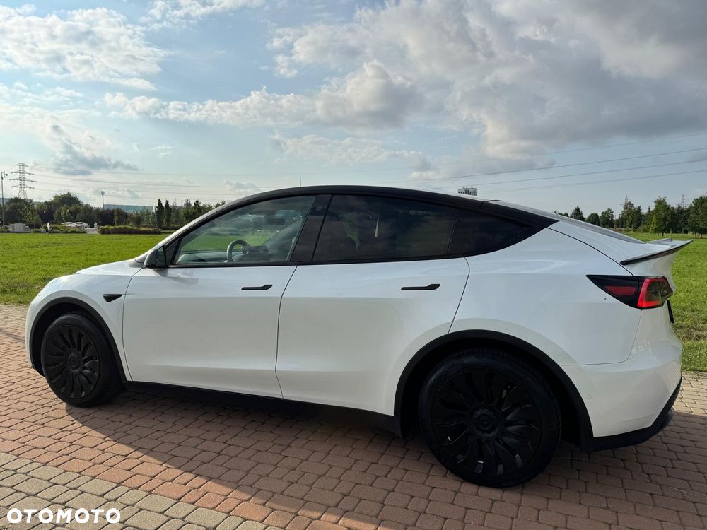 Tesla Model Y - 3