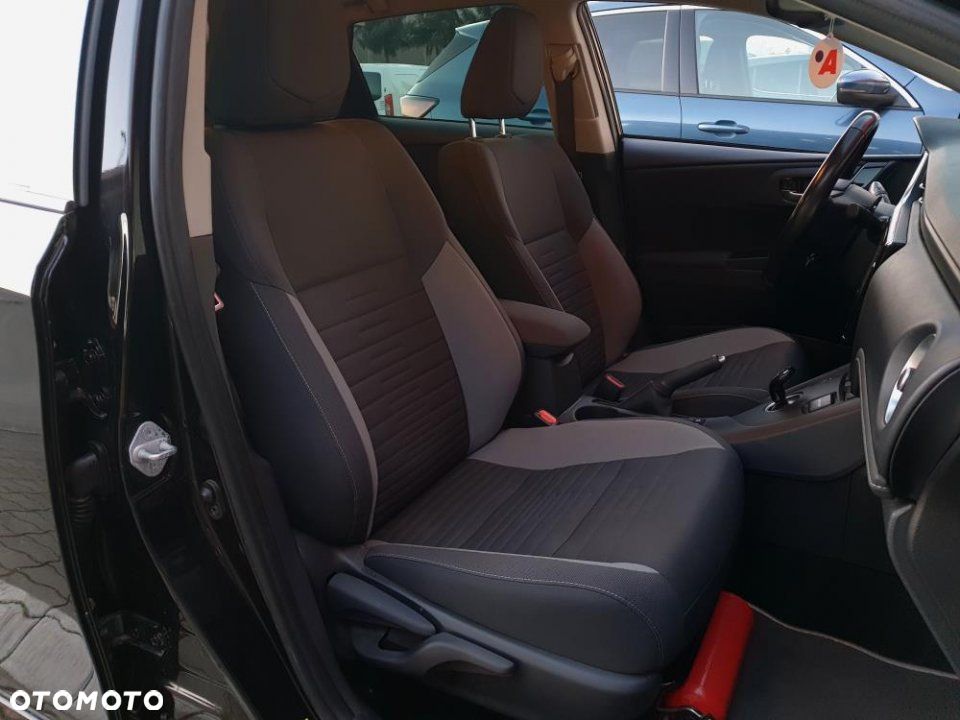 Toyota Auris - 11