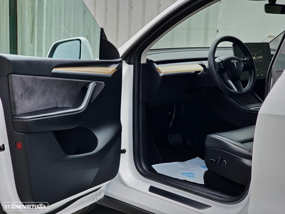 Tesla Model Y Long Range Dual Motor AWD - 9