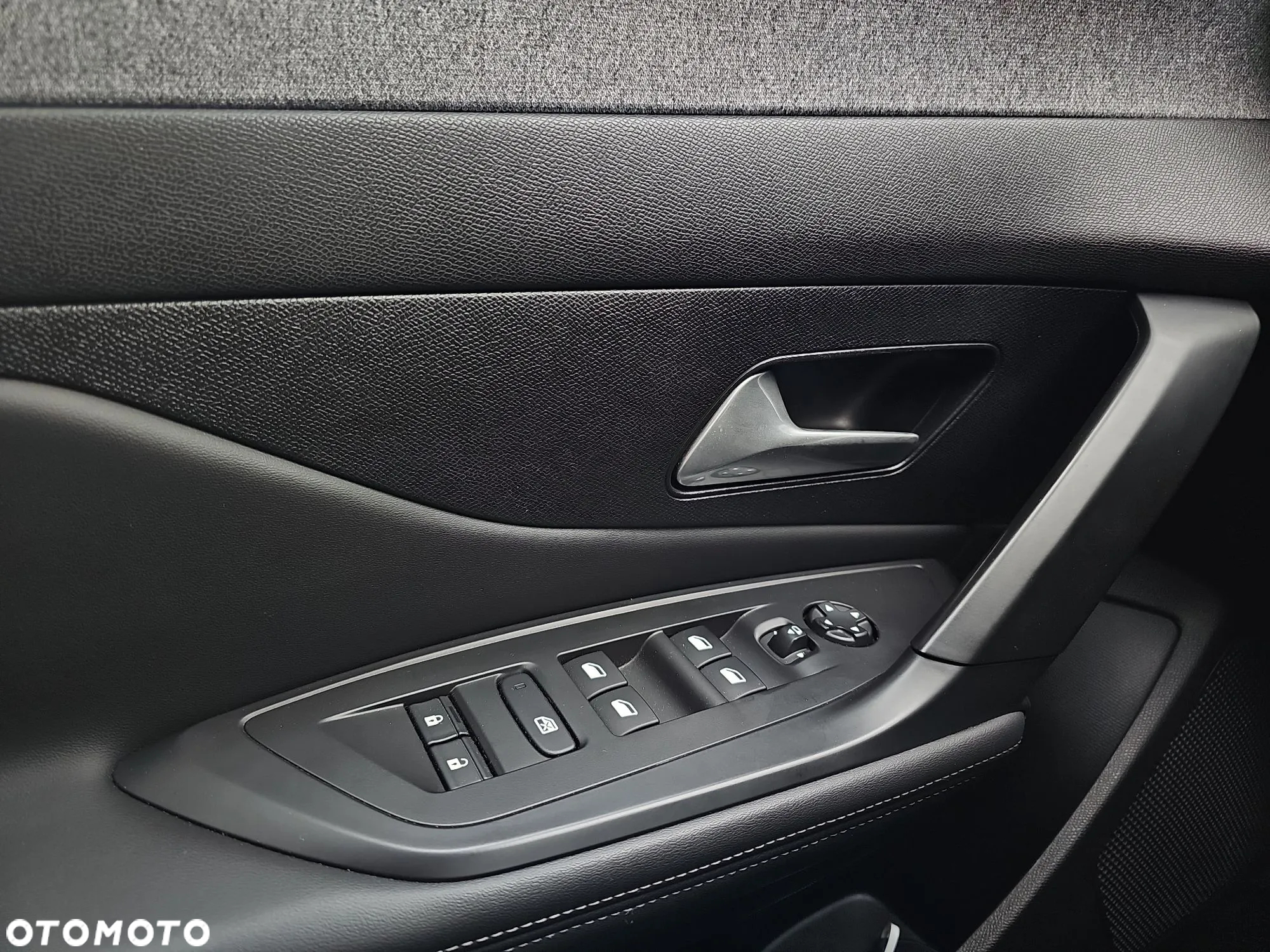 Peugeot 308 1.2 PureTech Allure S&S EAT8 - 16