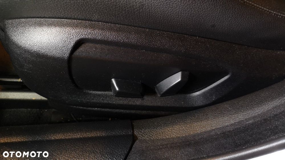 BMW Seria 5 520d xDrive - 9