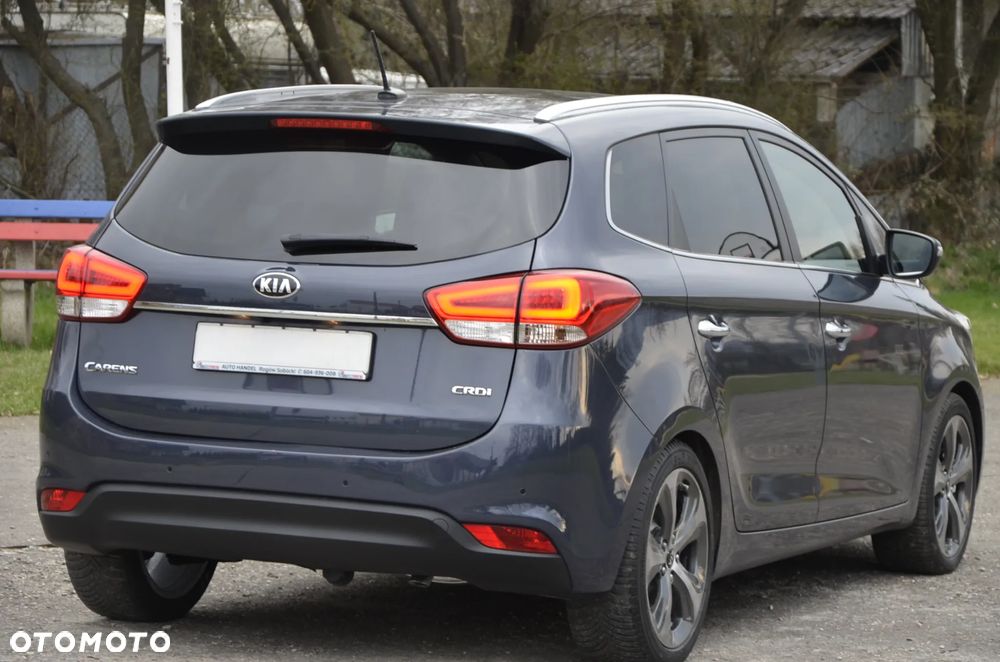 Kia Carens - 15
