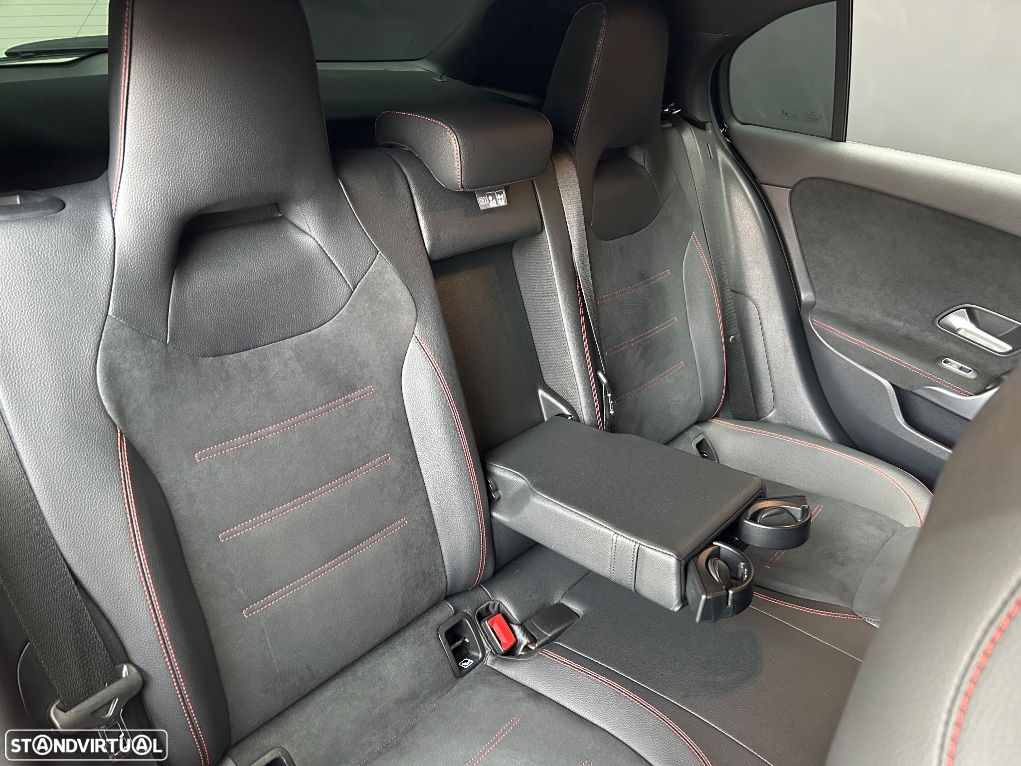 Mercedes-Benz A 250 e AMG Line - 38