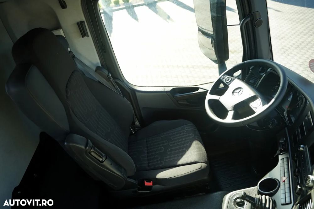 Mercedes-Benz AROCS 2636 / 6x4 / CAROSERIE BALANȚĂ - 6,8 M / MACARA FASSI F175A.2.23 / CAPACITATE MAXIMĂ DE RIDICARE: 5.100 KG / ROTATOARE / TELECOMANDĂ / PODEA RESISTENTĂ / TRANSMISIE AUTOMATĂ - 31