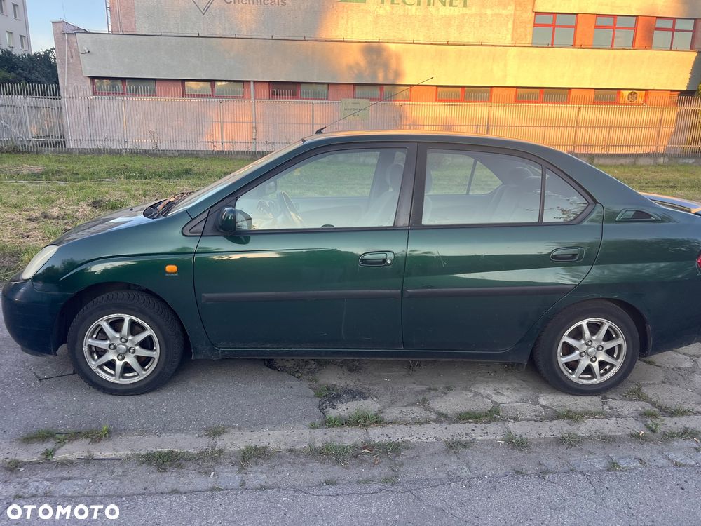 Toyota Prius - 3
