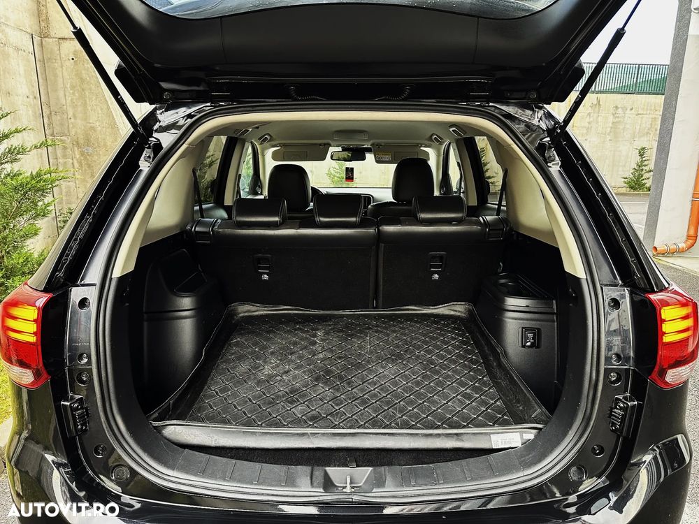 Mitsubishi Outlander PHEV 2.4 L 4X4 Intense - 31