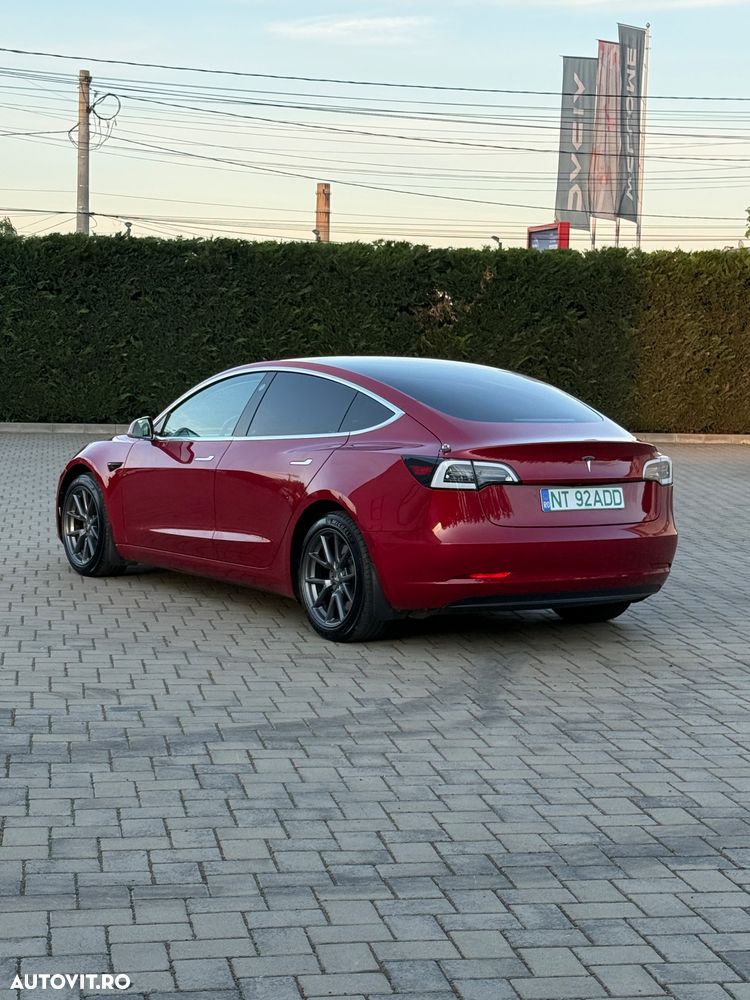 Tesla Model 3 - 9