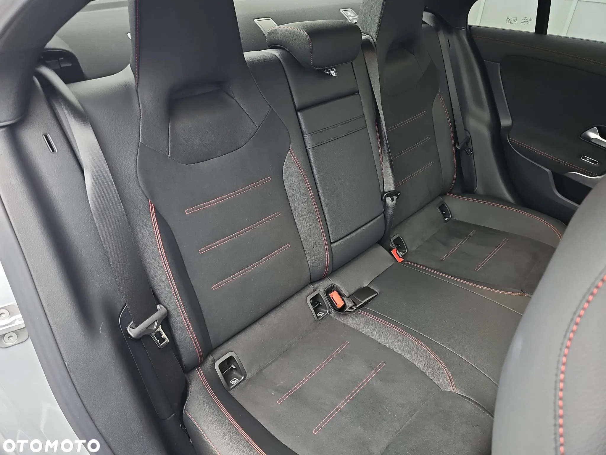 Mercedes-Benz CLA 200 7G-DCT AMG Line - 12
