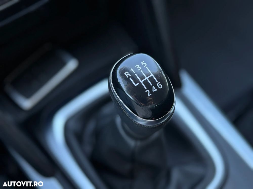 Renault Megane TCE 140 Equilibre - 17