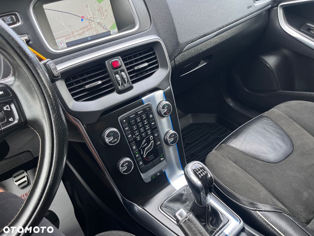 Volvo V40 D2 Drive-E R-Design Momentum - 12