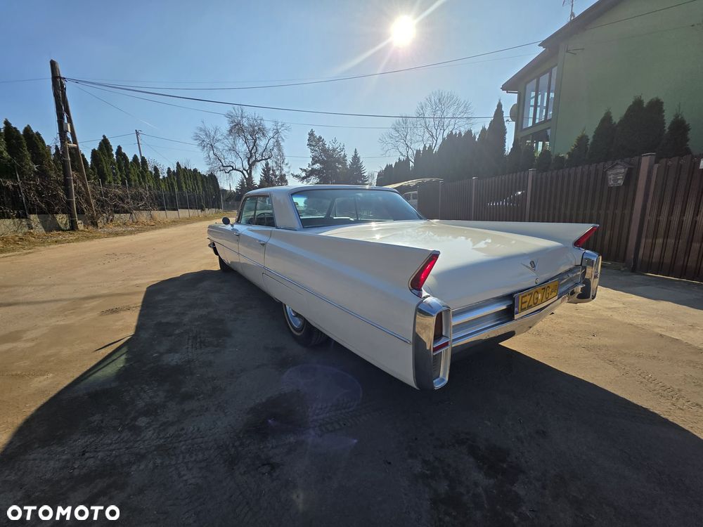 Cadillac Deville - 4