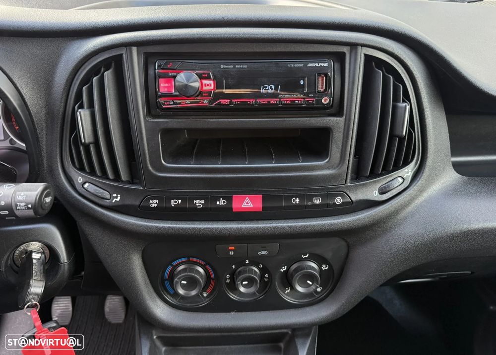 Fiat DOBLO CARGO 1.3 M-JET 95 CV - 3 LUGARES - IVA DEDUTIVÉL - 7