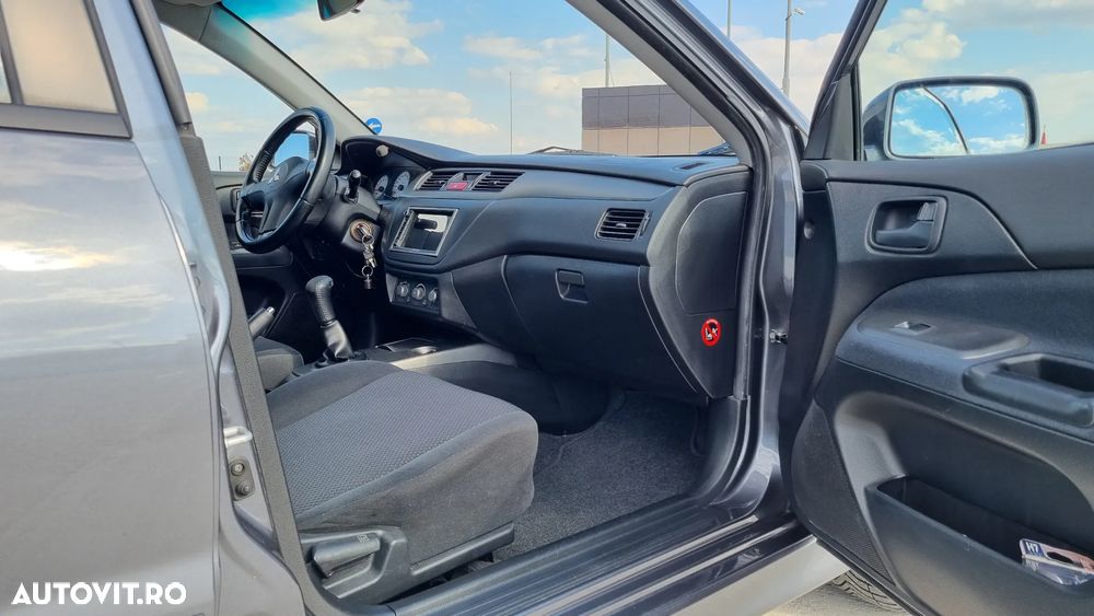 Mitsubishi Lancer 1.6 Invite - 7