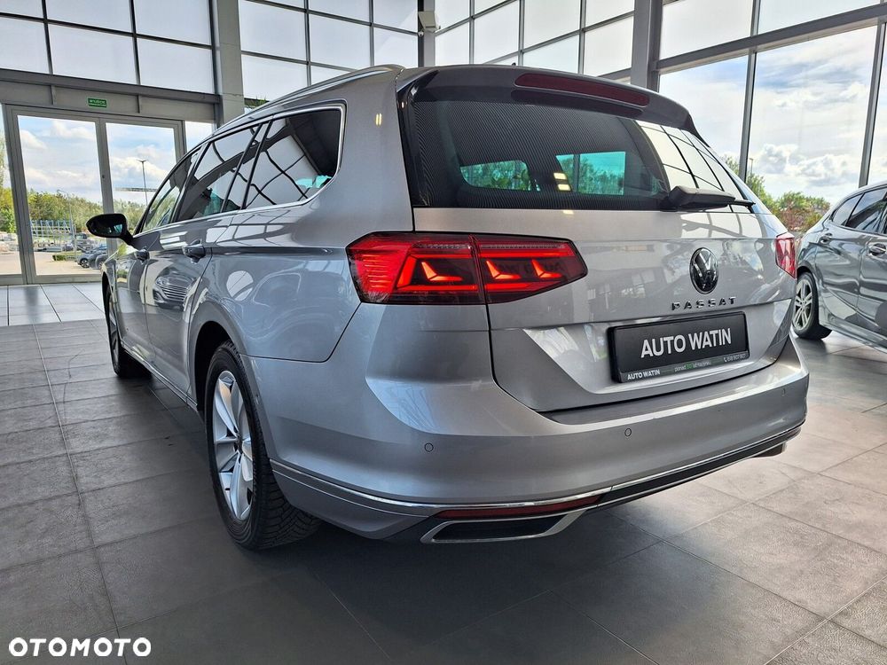 Volkswagen Passat Variant 2.0 TDI Elegance DSG - 3