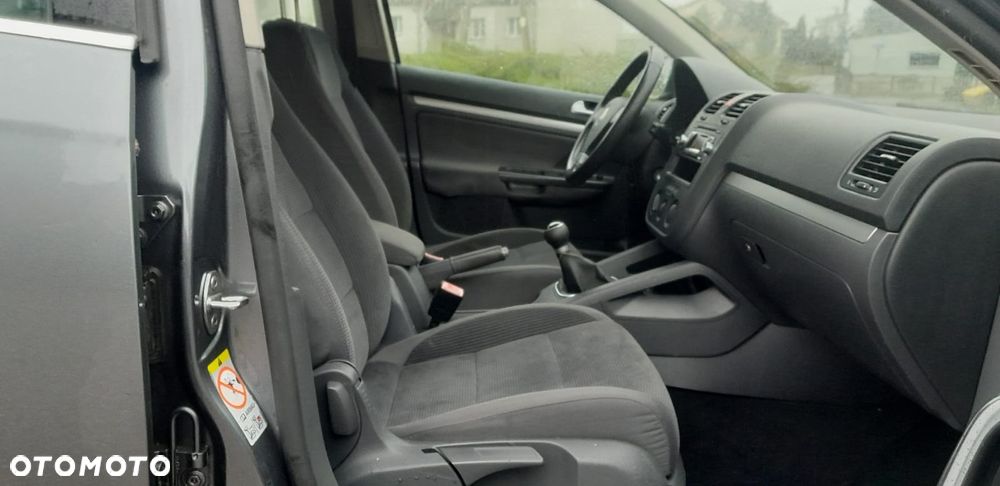 Volkswagen Golf - 16