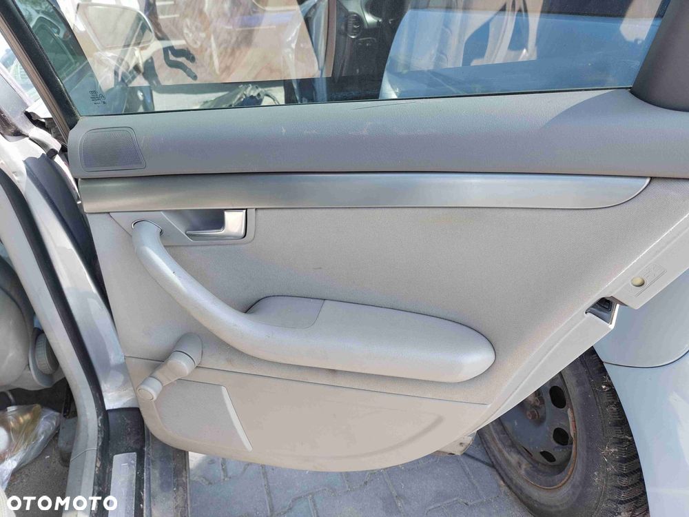 DRZWI KOMPLETNE PRAWY TYŁ AUDI A4 B7 KOMBI LY7G - 7