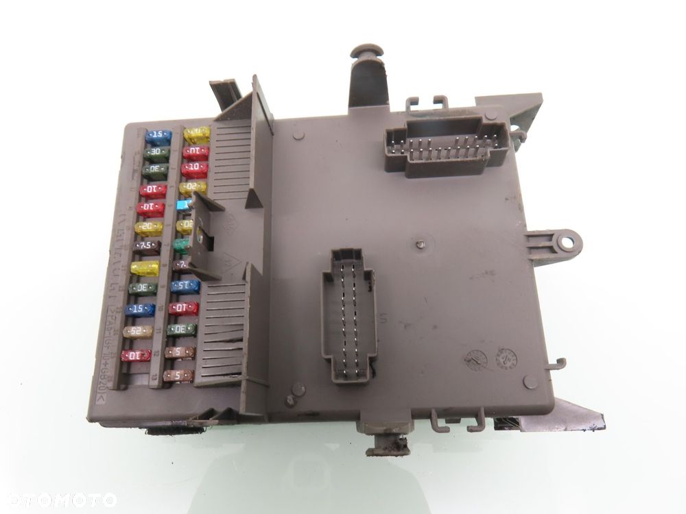 SKRZYNKA BEZPIECZNIKÓW RENAULT LAGUNA II 8200004201E - 3