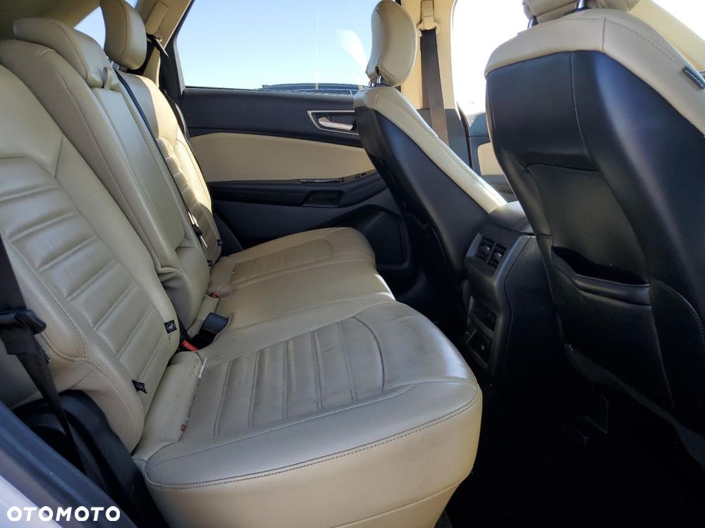 Ford Edge - 8