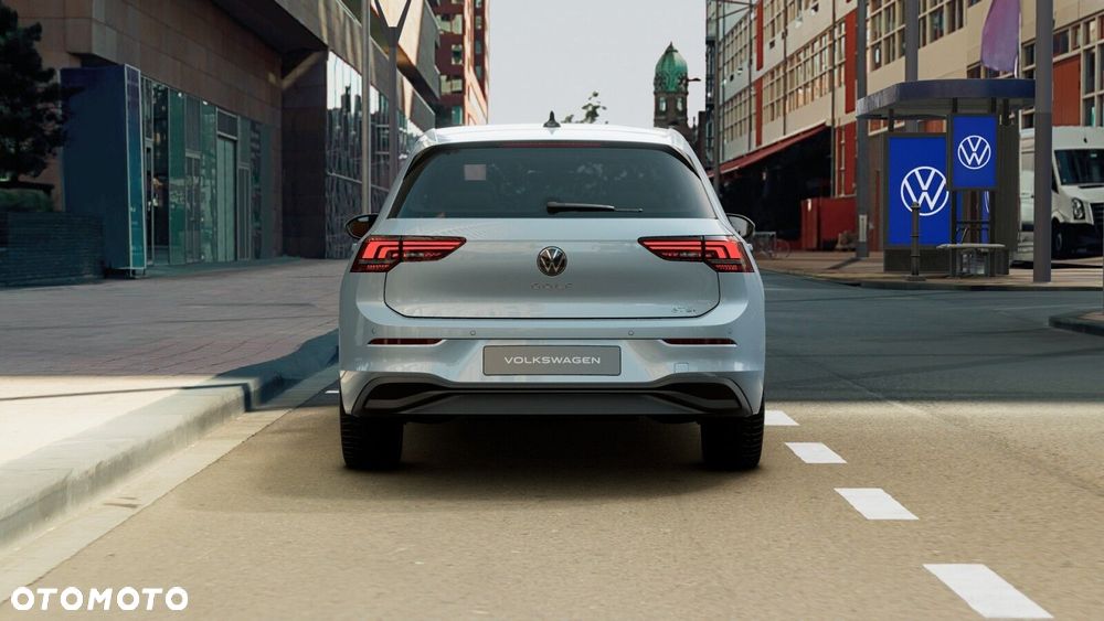 Volkswagen Golf - 8