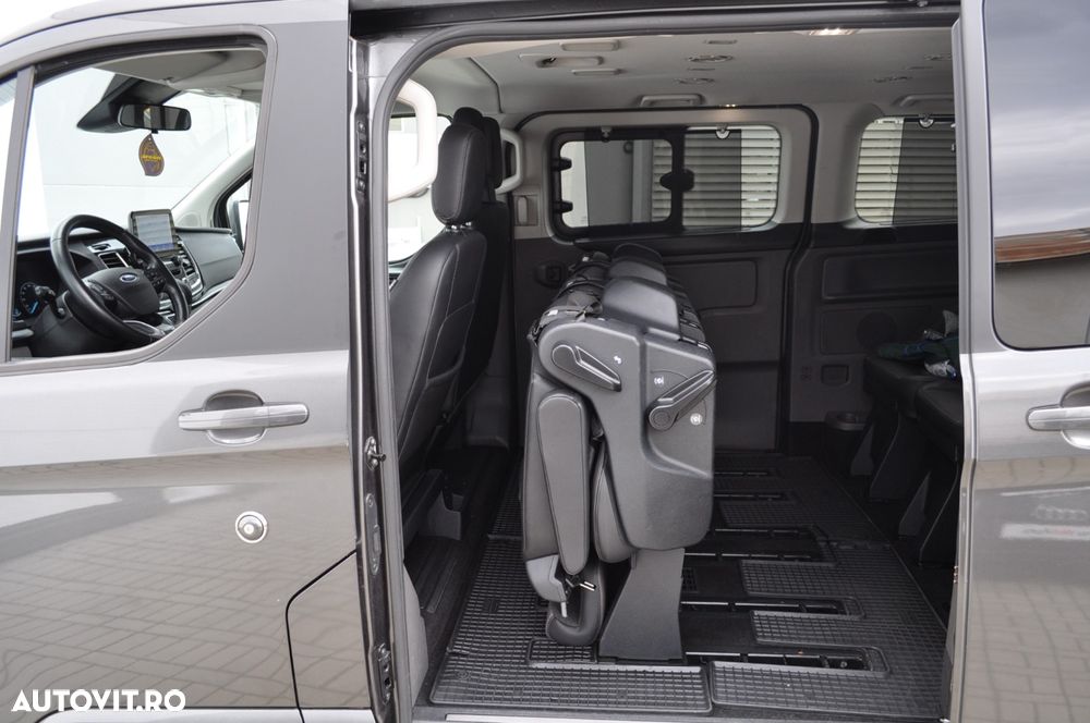 Ford Tourneo Custom Bus 320 2.0 EcoBlue 130 CP L2H1 Titanium Aut. - 29