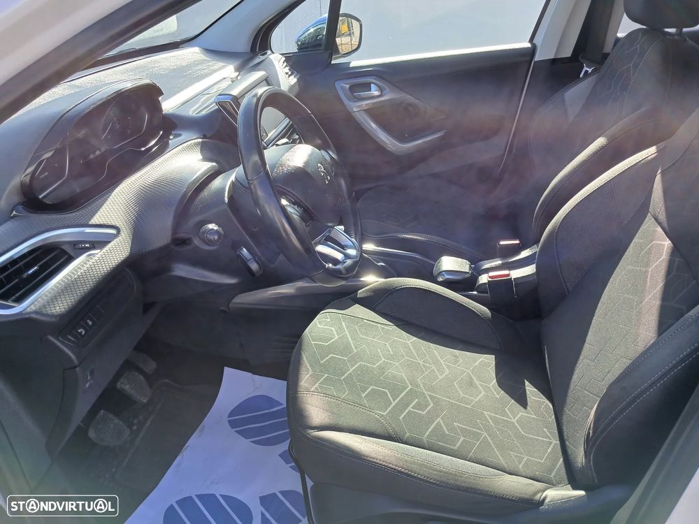 Peugeot 2008 1.2 PureTech Style - 14