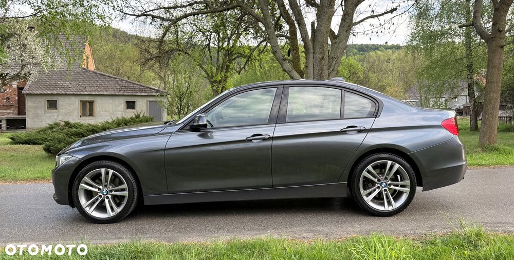 BMW Seria 3 328i xDrive Sport Line - 12